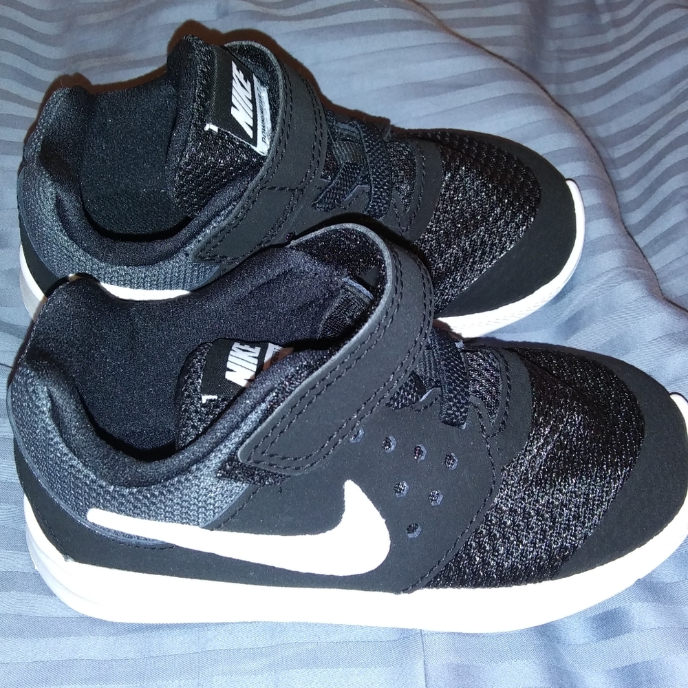 Nike Downshifter 7 Shoes Size: 8C
